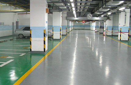 停車場(chǎng)環(huán)氧地坪施工采用地坪漆有哪些優(yōu)點(diǎn)？