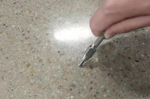 混凝土地坪表面的油污要怎樣處理？